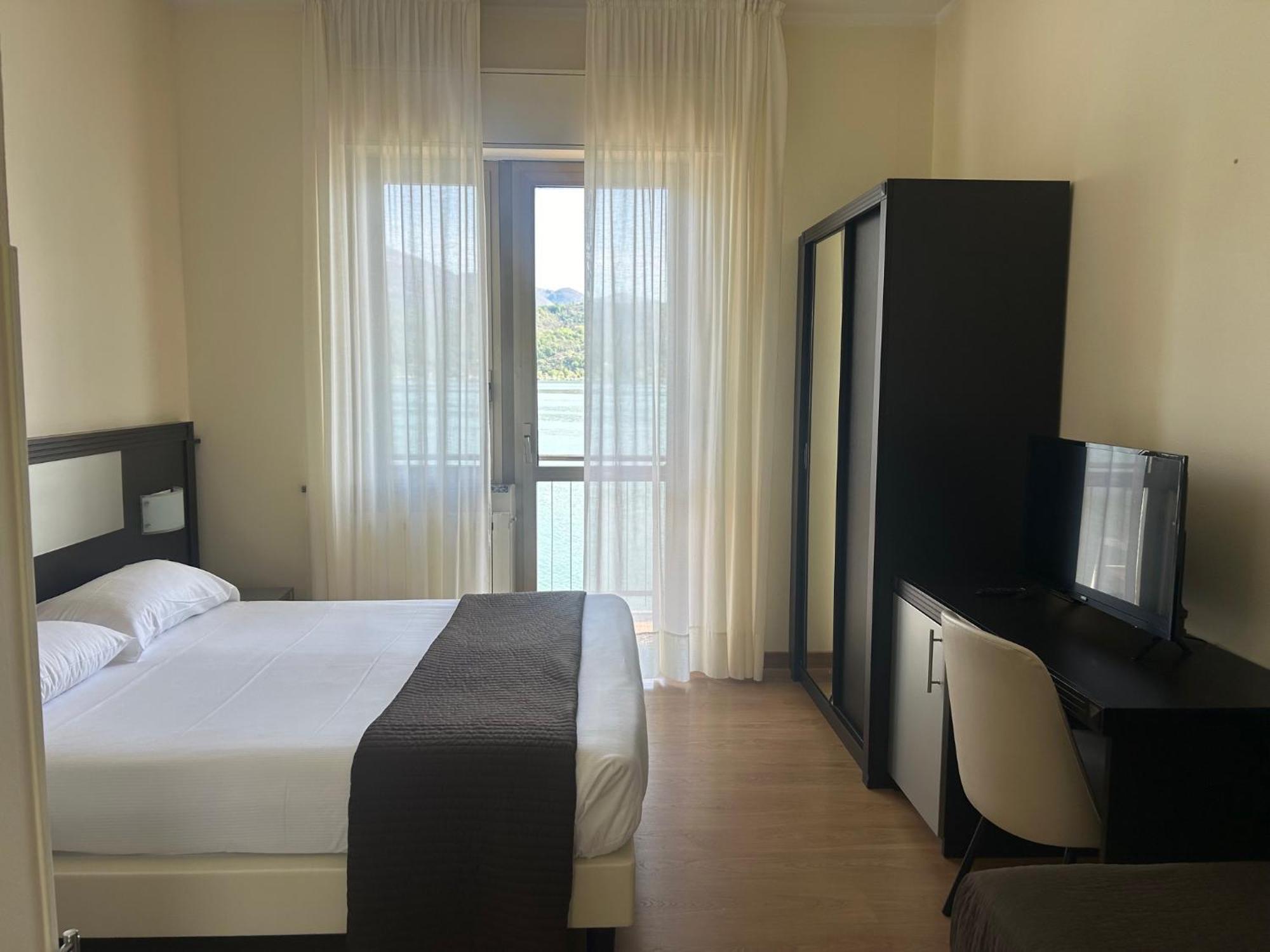 Hotel Carillon