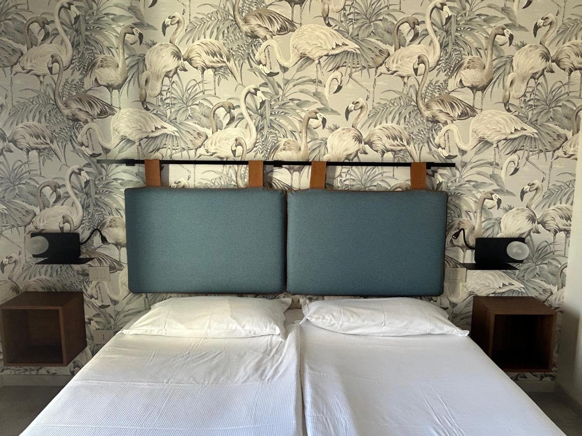 Hotel Carillon
