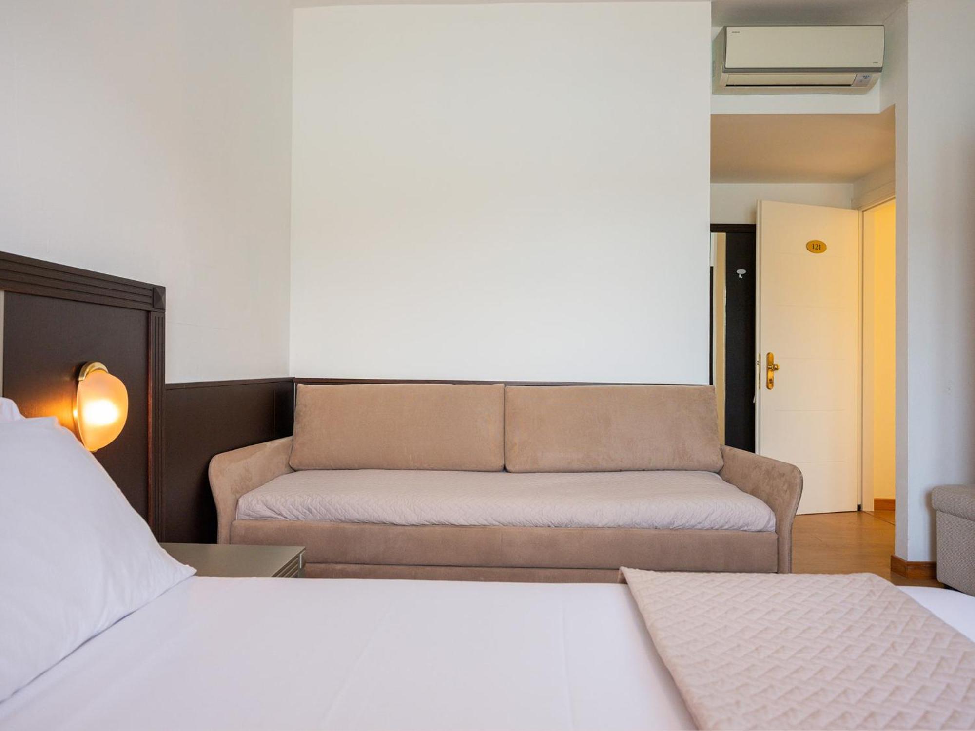 Hotel Carillon 3*