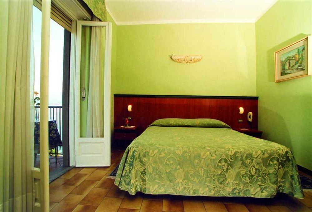 Hotel Carillon 3*